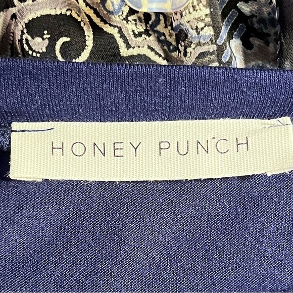 Honey Punch | Navy Blue Paisley Short Sleeve Pullover Blouse Top, Large - Picture 5 of 6